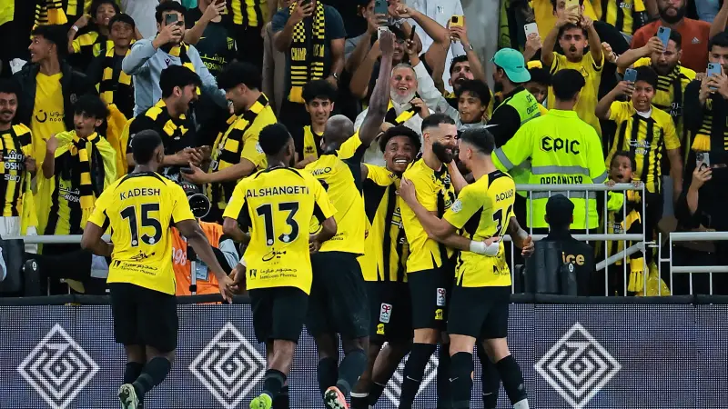 موعد مباراة الاتحاد والقادسية في نهائي كاس الملك السعودي 2025 والقنوات الناقلة للمباراة